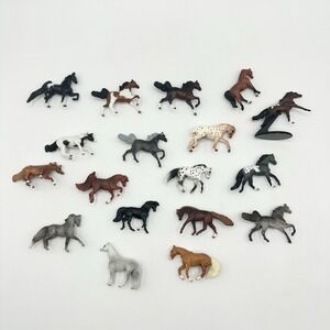 Lot of 18 Breyer Mini Whinnies Tiny Horses Horse Miniature Foal Prancing 1:64